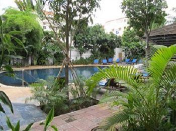 Holiday Hotel Phnom Penh Eksteriør billede